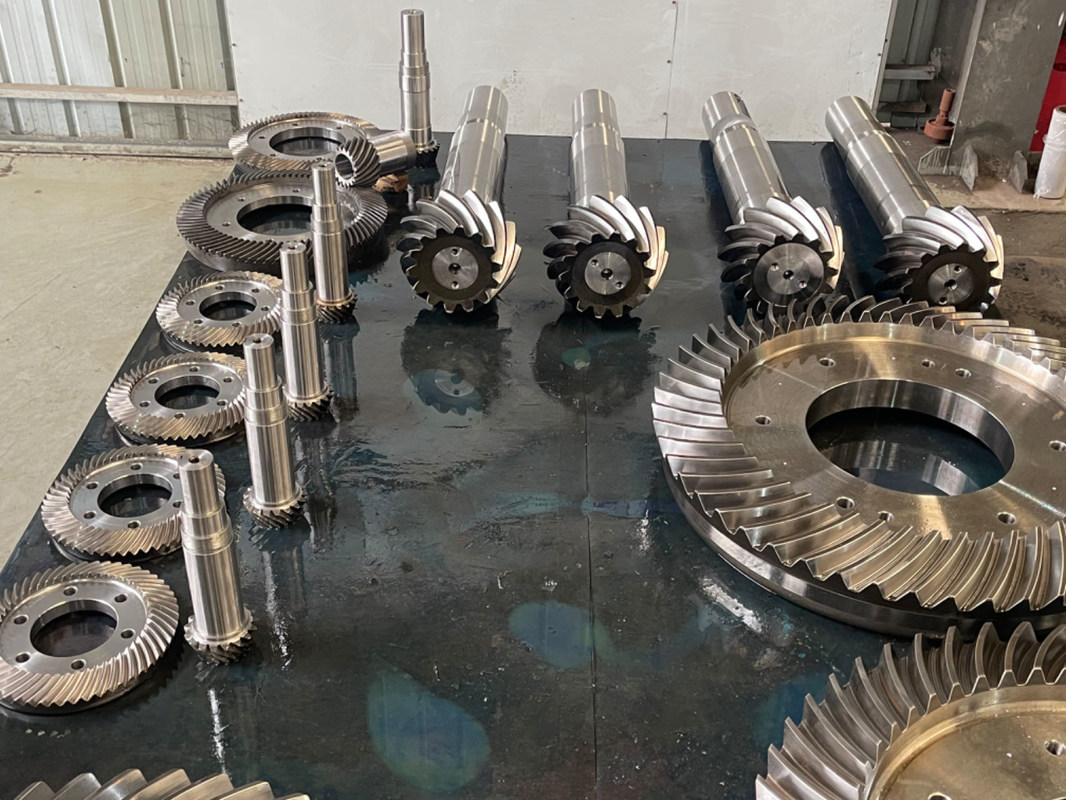 Uzun Kullanım Süresi Yağa Karşı Spiral Bevel Gear Büyük Boyutlu Yüzey Poli