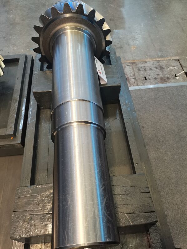 HRC45-62 Sertliği ile Büyük Diametrede Yüksek Hassasiyetli Spiral Bevel Gear Set Crusher Reducer için