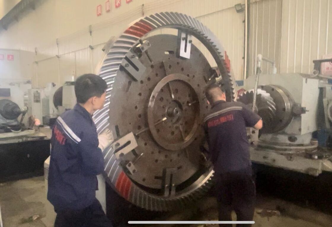 Mekanik güç aktarımı için HRC 58-62 Sertliği ile özelleştirilebilir yüksek hassasiyetli Spiral Bevel Gear